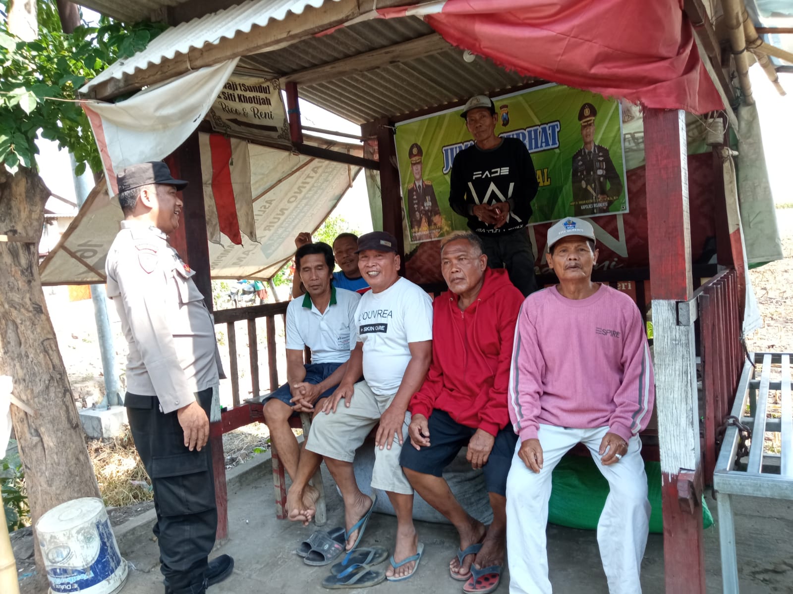 Kanit Binmas Polsek Bangsal Terima Curhatan Warga Desa Sumberwono