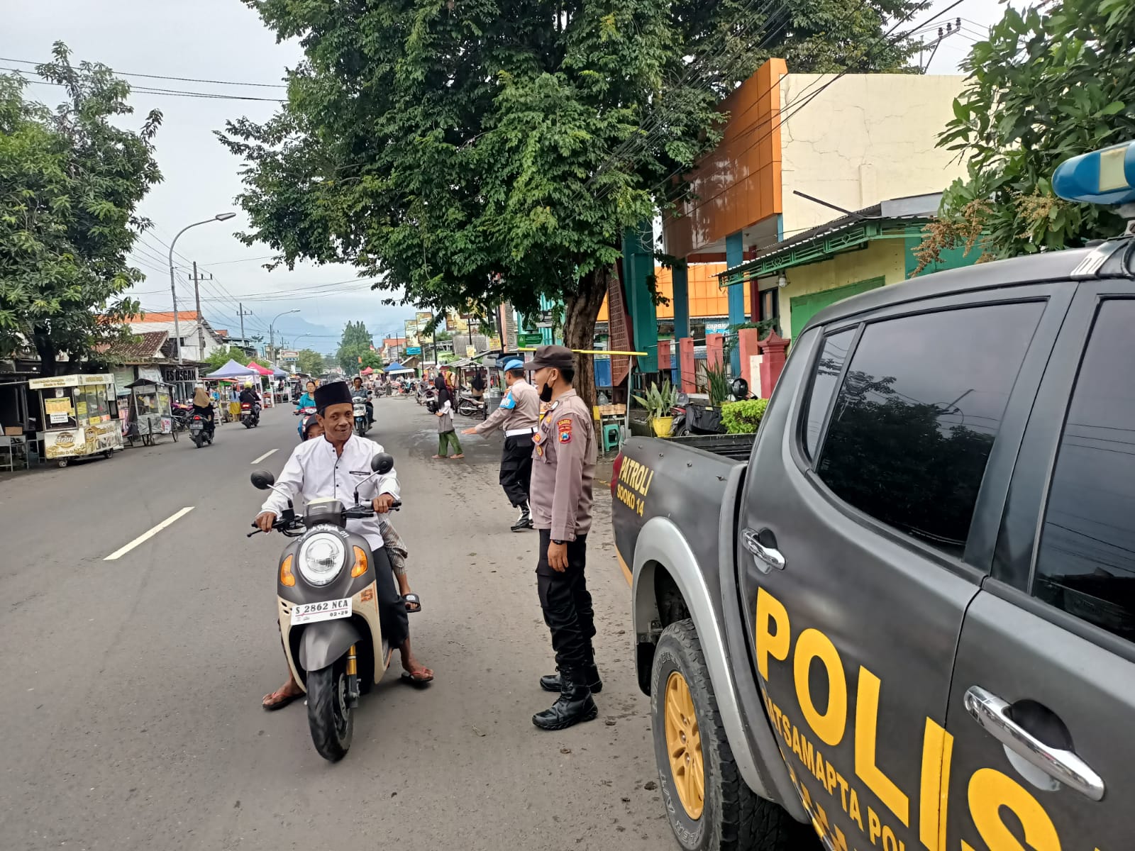 JAGA HARKAMTIBMAS DI BULAN SUCI RAMADHAN 1446H, POLSEK SOOKO LAKSANAKAN PATROLI NGABUBURIT
