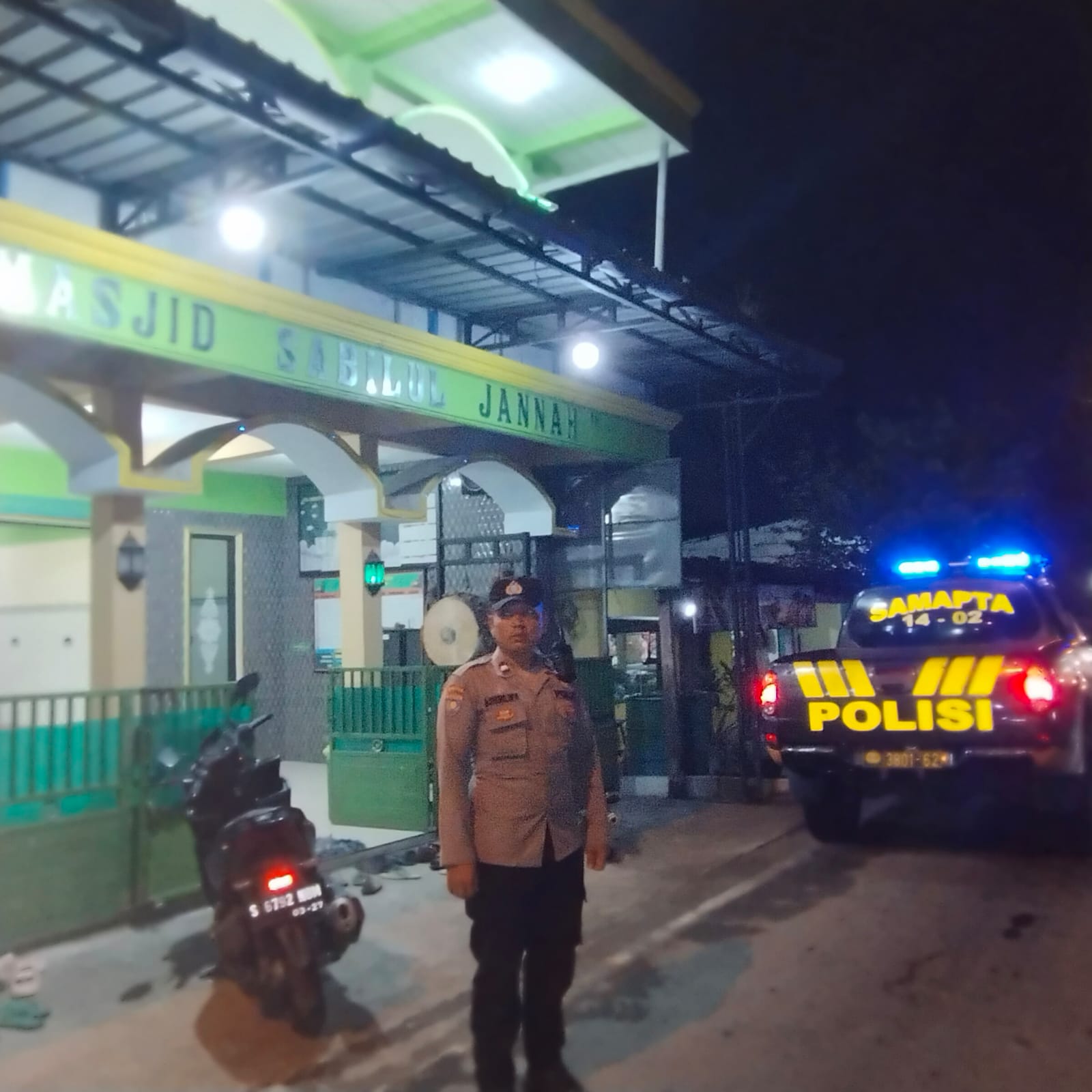“Polsek Mojoanyar, Patroli Ke Masjid Amankan Sholat Tarawih”