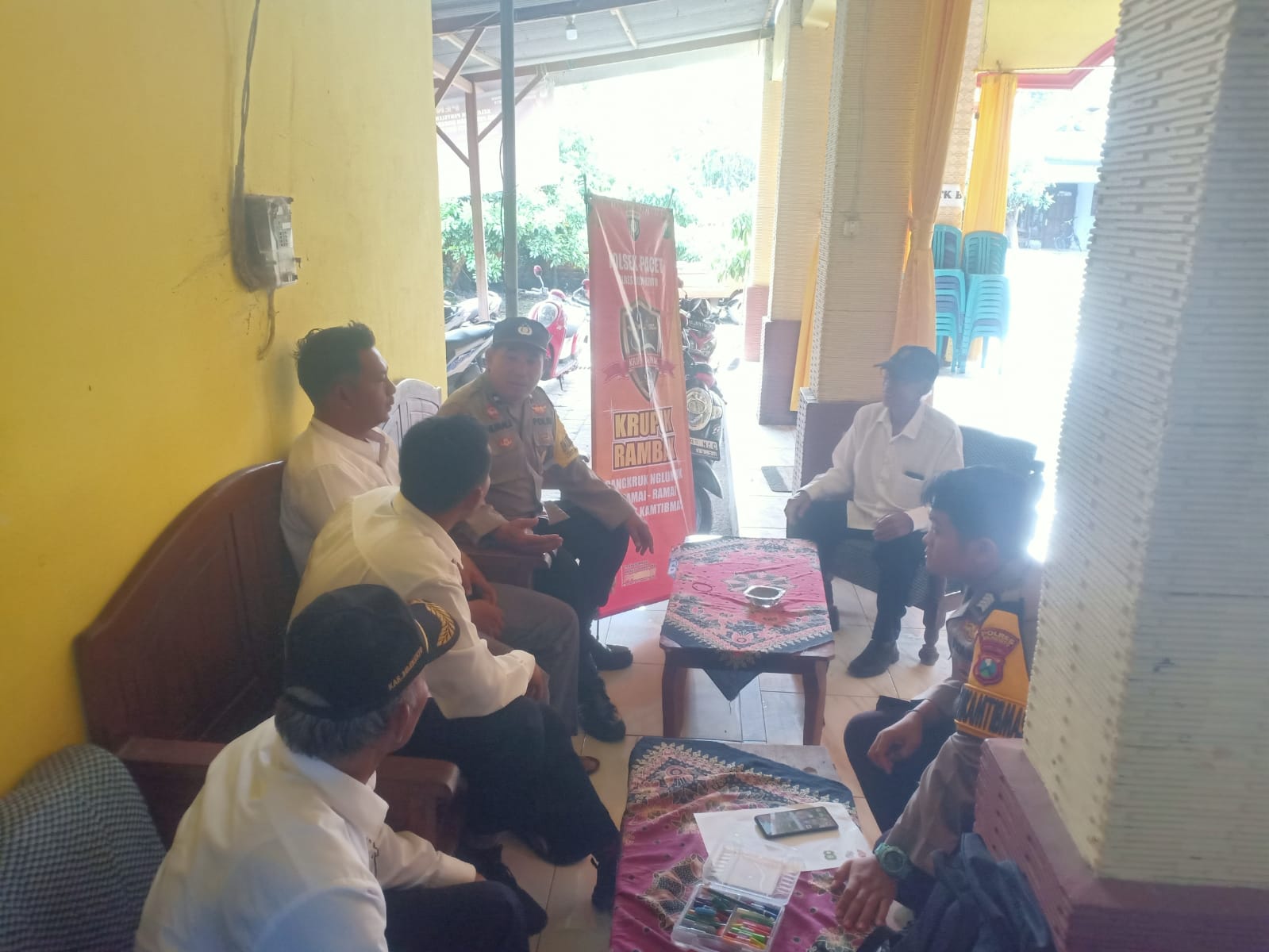 Polsek Pacet Gencarkan Program “KERUPUK RAMBAK” untuk Jaga Kamtibmas di Musim Hujan