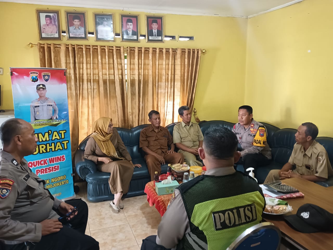 Untuk menjaga Harkamtibmas selama Bulan Ramadhan, Kapolsek Ngoro bersama anggota Gelar Jumat Curhat di Desa Kembangsri