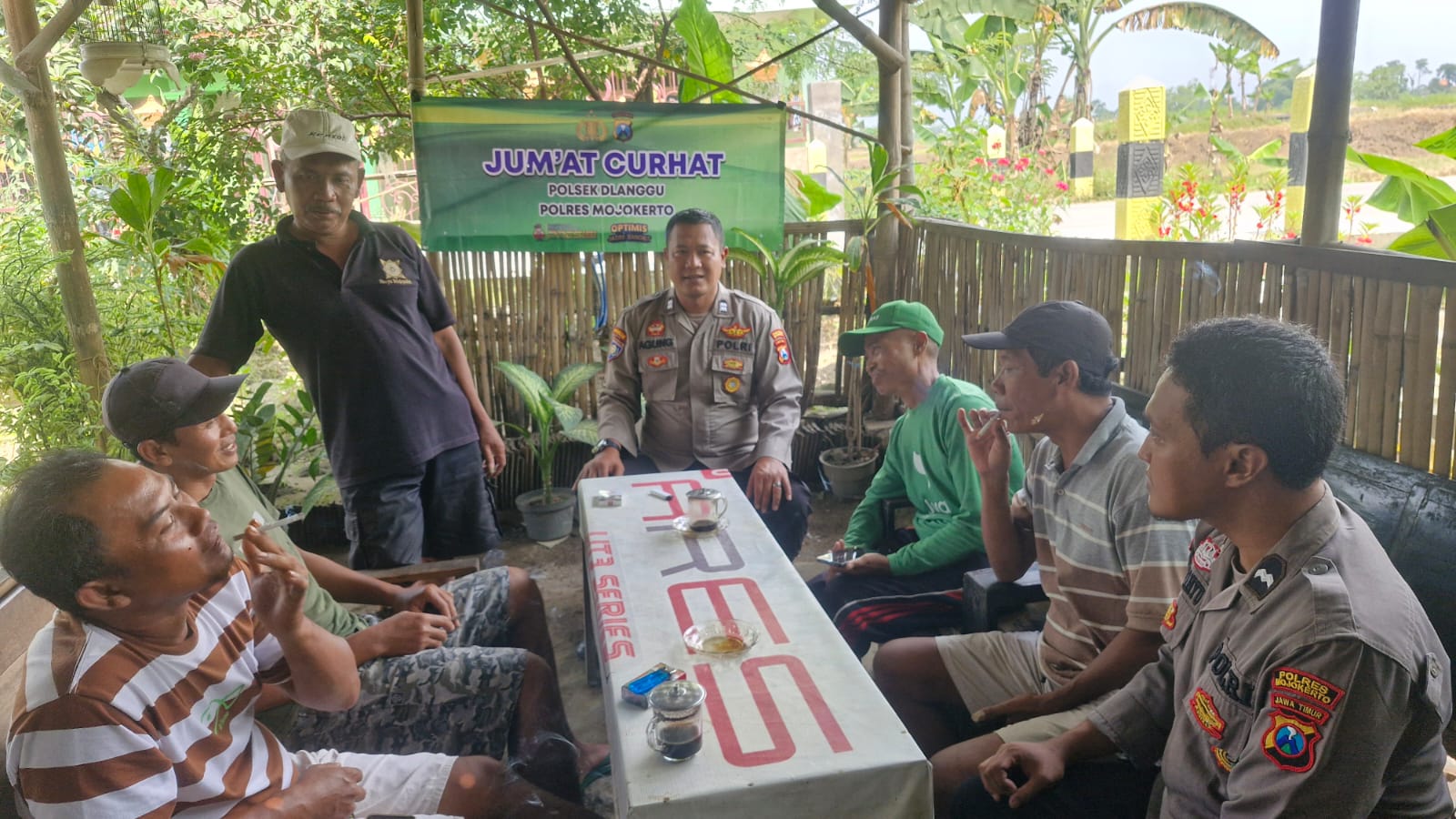 Polsek Dlanggu Gelar “Jumat Curhat”, Jembatani Aspirasi Masyarakat Lewat Dialog Santai