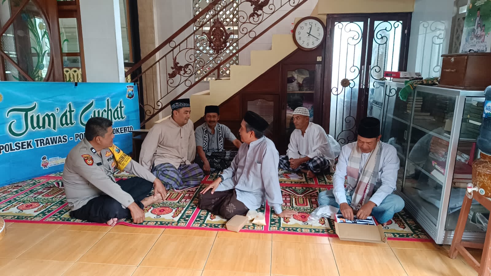 Polsek Trawas Gelar Jumat Curhat di Dusun Kemloko, Serap Aspirasi Warga Secara Langsung