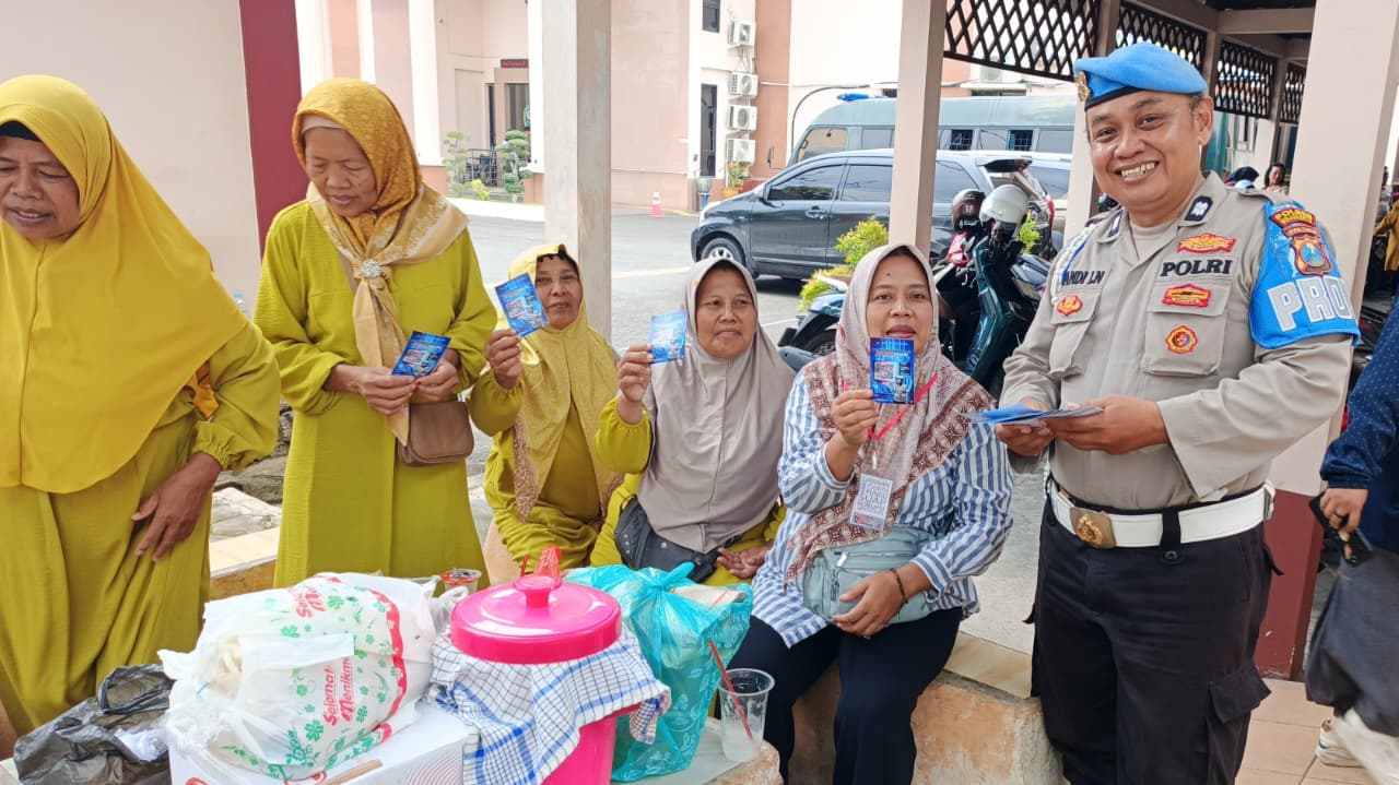 Kanit Propam Polsek Sooko Sosialisasikan Layanan Pengaduan Cepat Propam Polri kepada Masyarakat