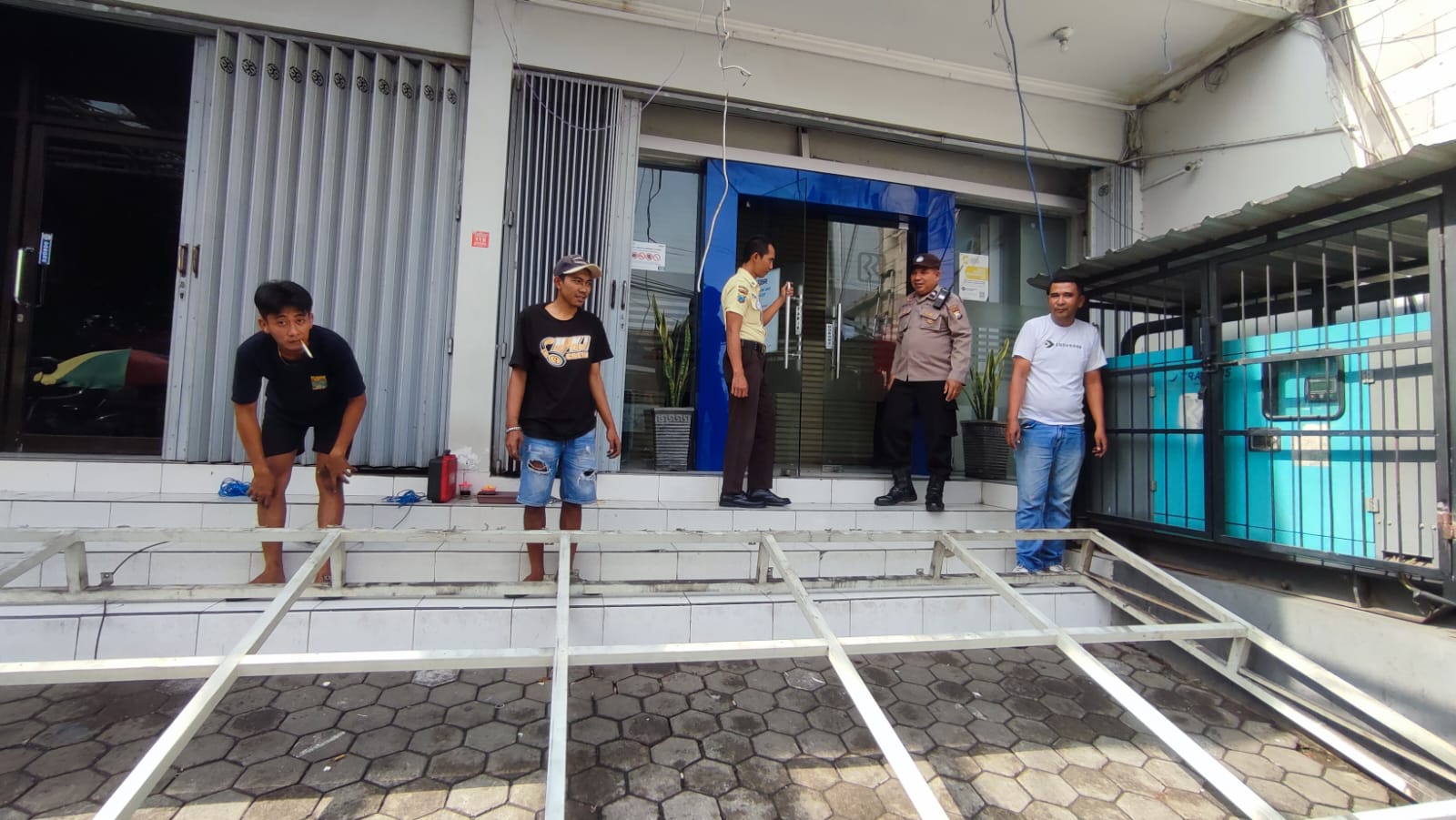 Jaga Kondusivitas Akhir Pekan, Polsek Pacet Intensifkan Patroli Dialogis di Kawasan Perbankan