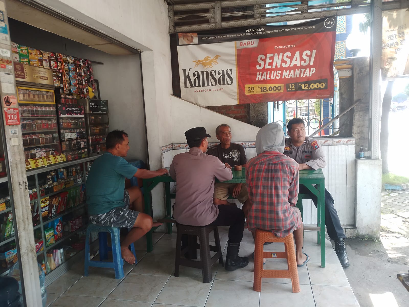 POLSEK NGORO LAKSANAKAN PATROLI SAMBANG DIALOGIS, PERERAT HUBUNGAN DENGAN WARGA