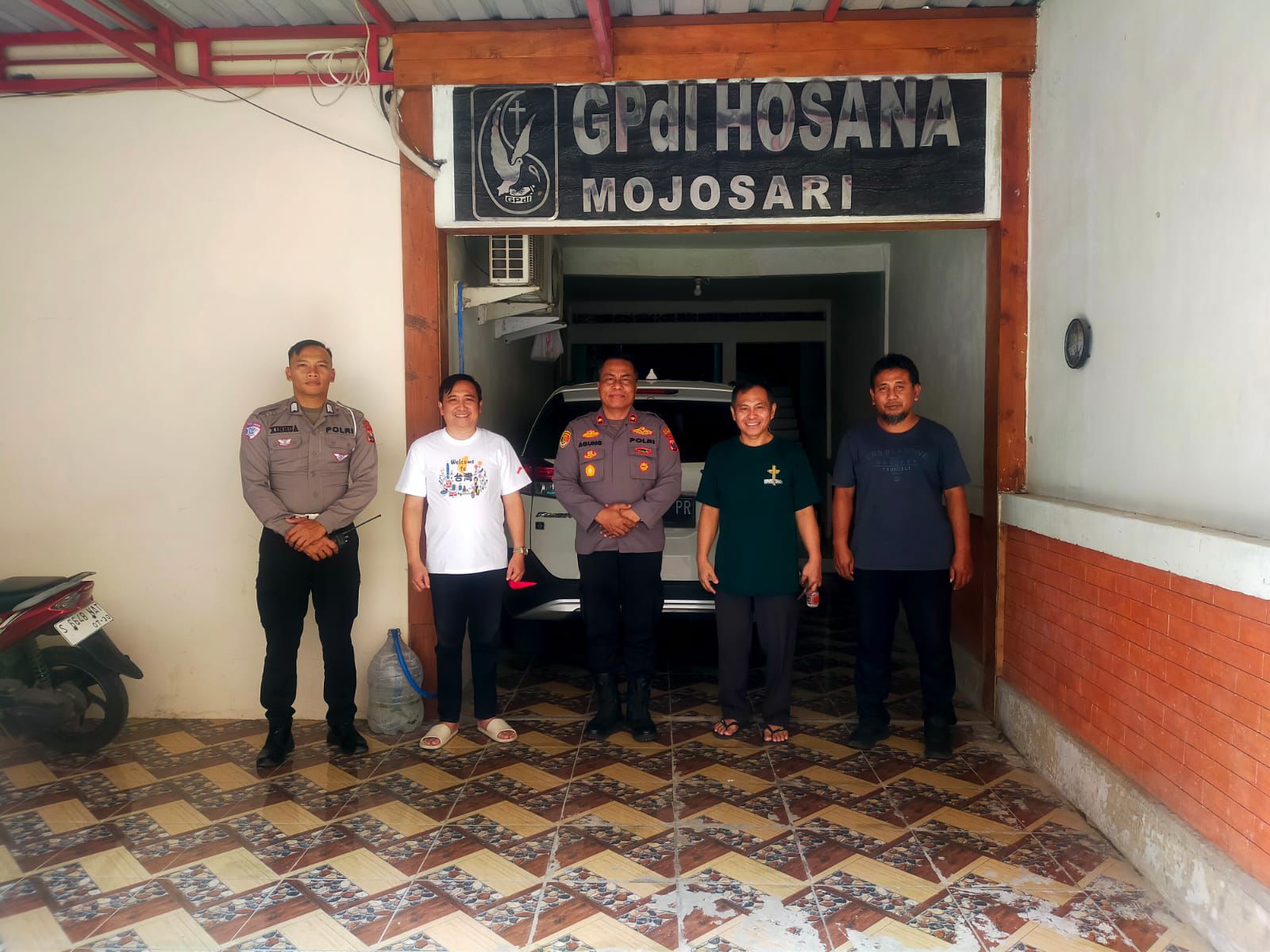 Kapolsek Mojosari, Jalin Silaturrahmi dan Sambang Toko Agama di Gereja GPDI Mojosari.